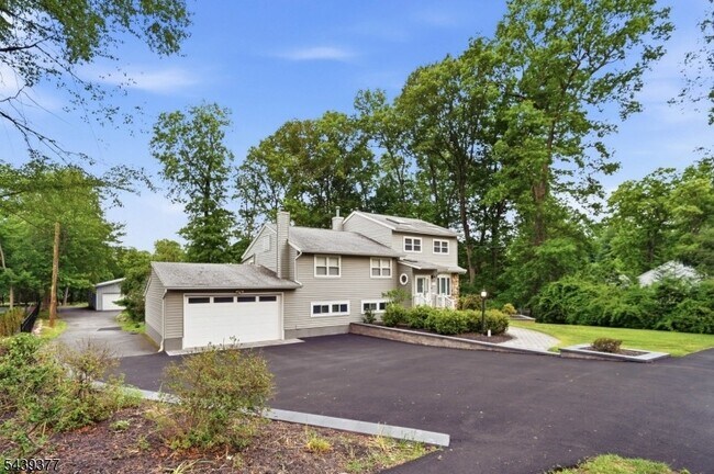 Building Photo - 47 Crossbrook Rd