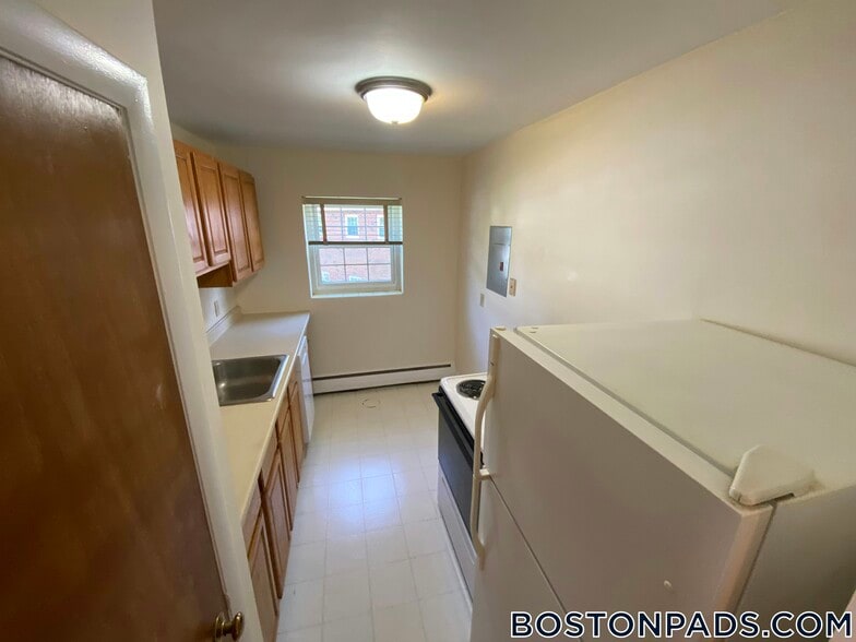 Building Photo - 8 Brattle Dr