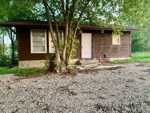 Building Photo - Studio House for Lease
