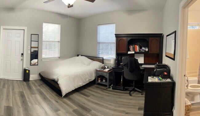 Building Photo - 502 Myers Park Ln