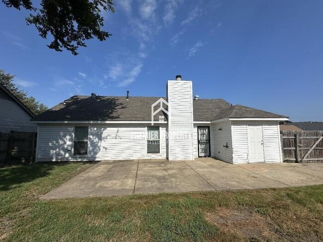 Building Photo - 2188 Longlane Dr