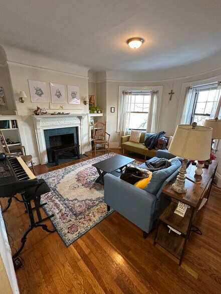 Building Photo - 54 Babcock St