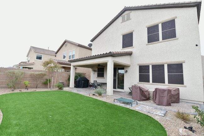 Building Photo - Gorgeous 3bed / 2.5bath home located in Tuscany!