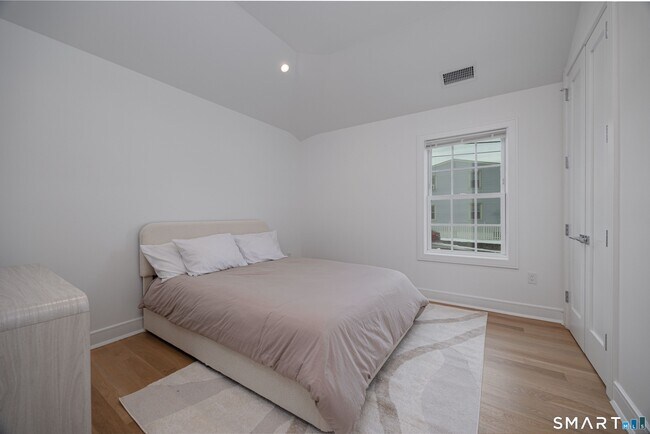 Building Photo - 82 Josephine Evaristo Ave