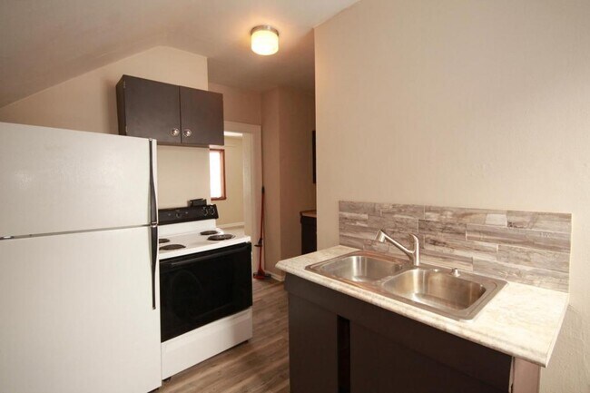 Building Photo - 1009 2nd Ave N. #3