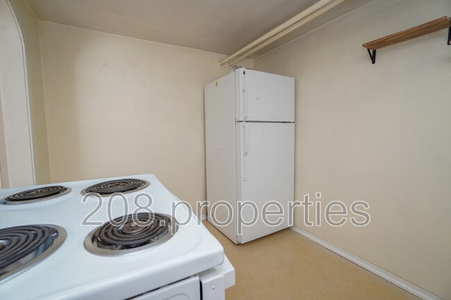 Building Photo - 2506 Woodlawn Ave