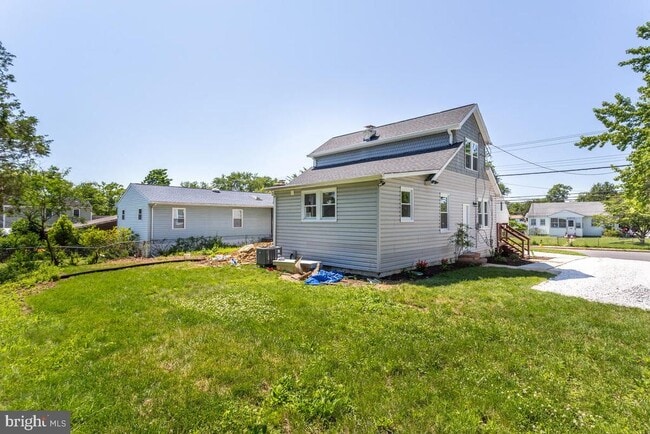 Building Photo - 1227 Tyler Ave