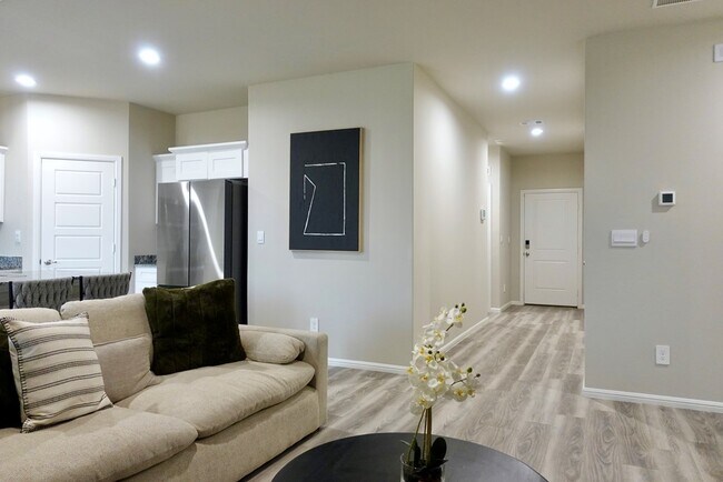 Building Photo - 6402 Globe Life Ct