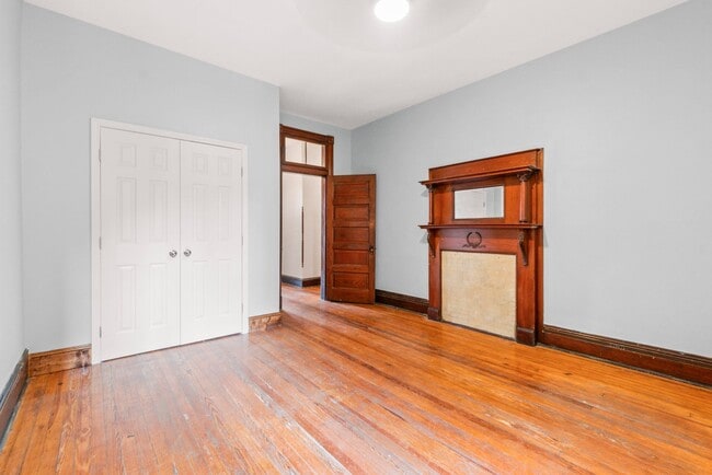 Building Photo - Spacious 6BR/2.5BA in CV AVAILABLE June 2026