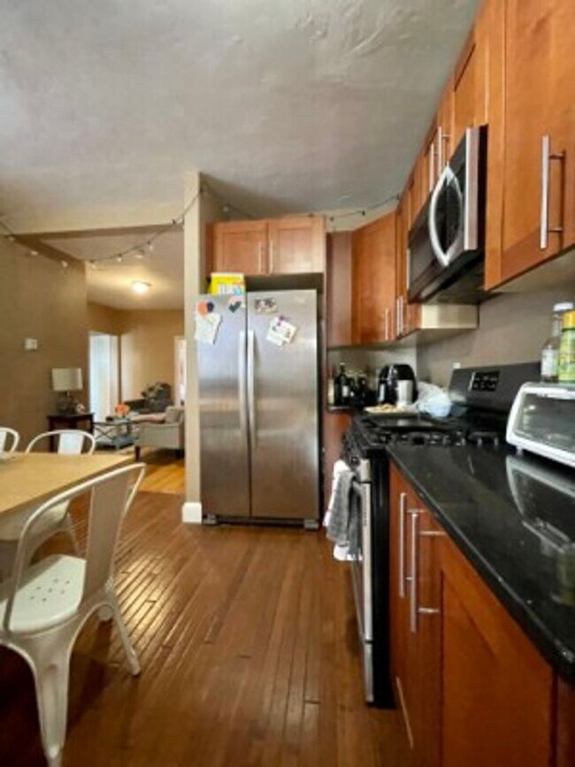 Building Photo - 5 Bed 2 Bath - Allston - 9/1