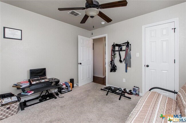 Building Photo - 1415 Loving Trl