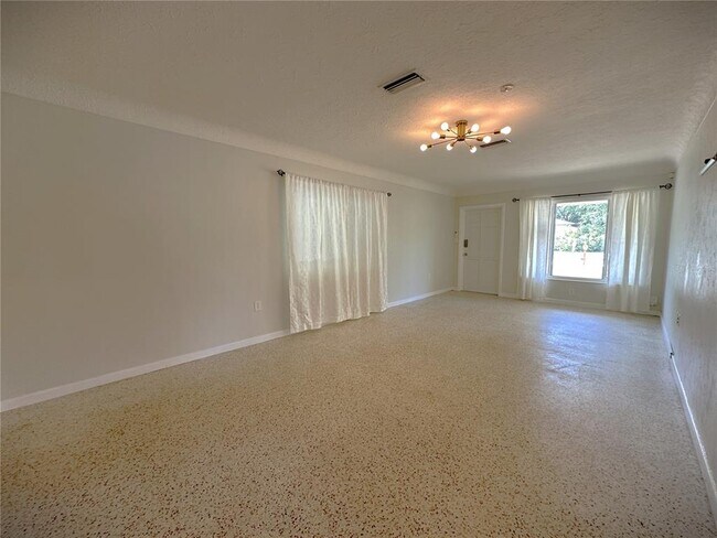 Building Photo - 2275 Hawthorne St