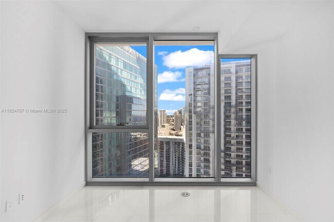 Building Photo - 300 Biscayne Blvd Way