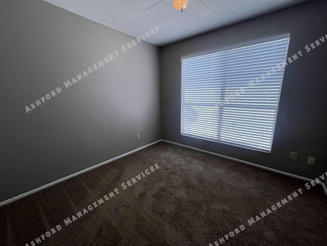 Building Photo - Charming 3 Bedroom, 2.5 Bath Home in North...