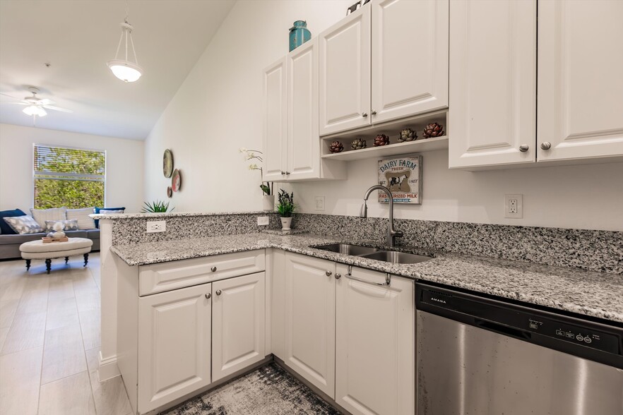 Building Photo - 1455 Mariposa Cir