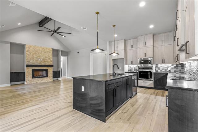 Building Photo - 1064 Glenoaks Dr