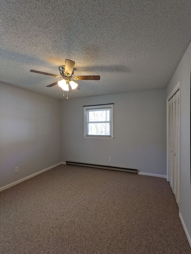 Building Photo - Black Mountain Duplex Rental!