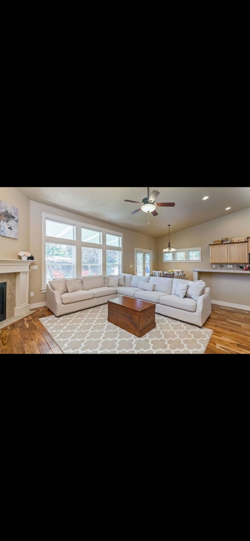 Building Photo - 4 Bedrooms with a large back yard