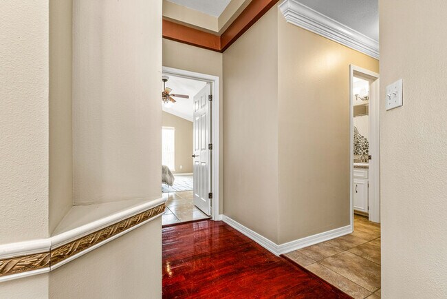 Building Photo - 4/2 Cantonment Property in Kings Road Neighborhood