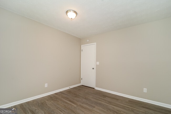 Building Photo - 6373 Valley Dale Dr