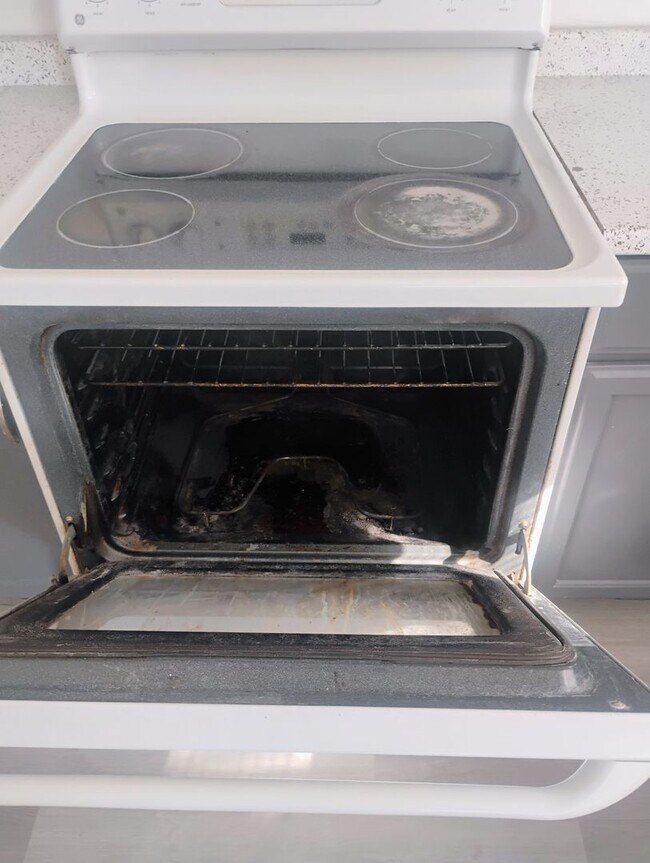 Building Photo - Cozy 2BR Home in KC Northland – Fully Fenced Yard & Fresh Updates