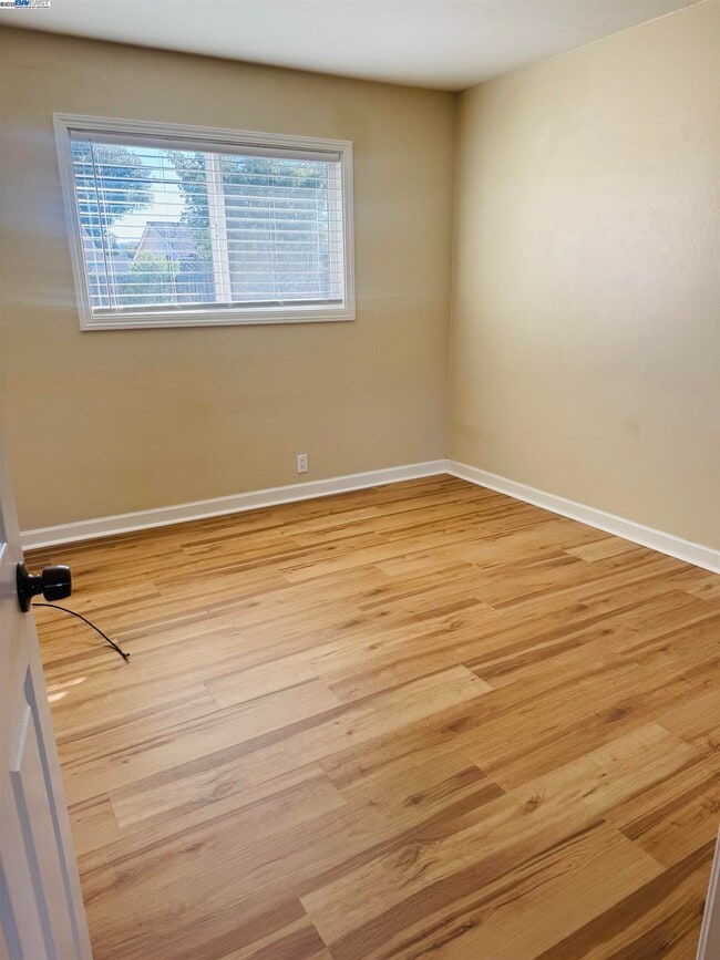 Building Photo - 8320 Davona Dr