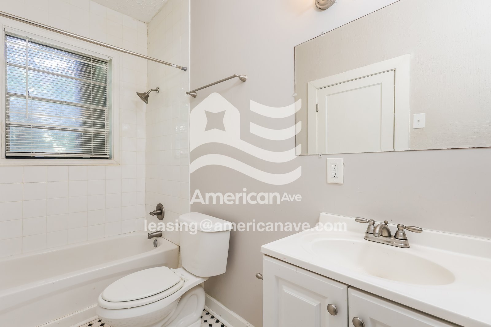 Building Photo - 465 E Ridgeway St