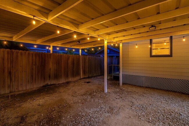 Building Photo - 503 Carrell St