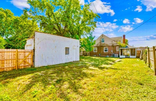 Building Photo - 50% OFF FIRST MONTHS RENT!!! 4 Bedroom 3 F...