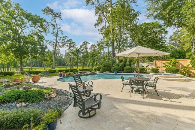 Building Photo - 2323 Pine Bend Dr