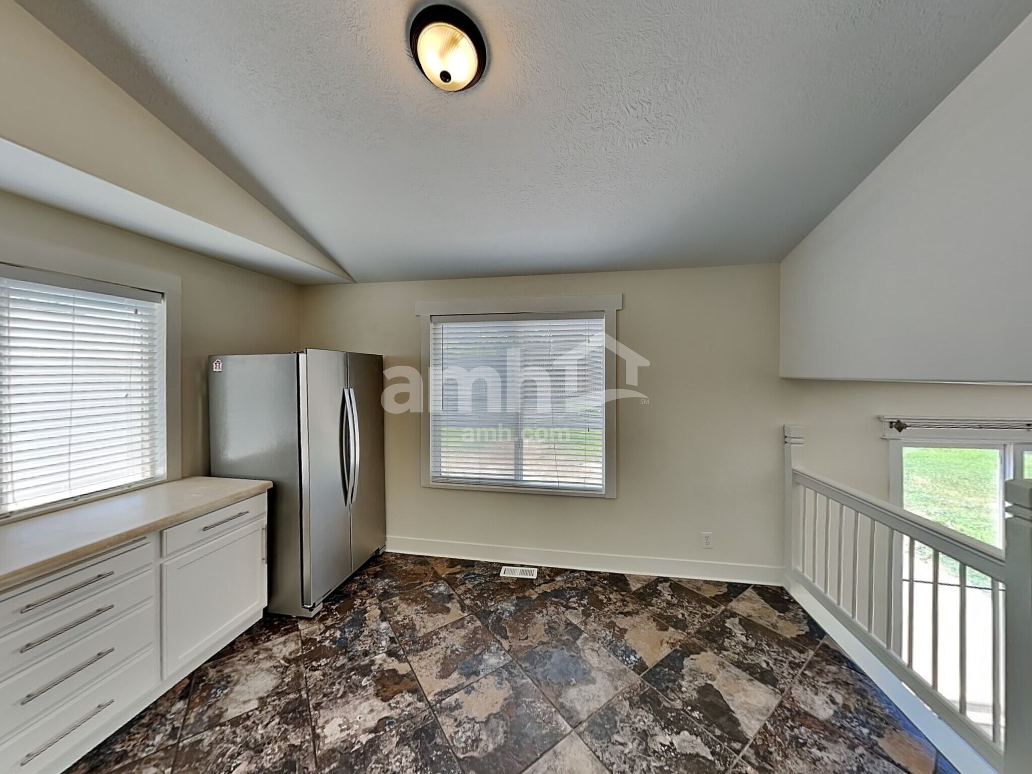 Building Photo - 5806 S Stone Flower Way