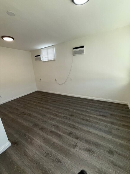 Building Photo - 6006 W Pico Blvd