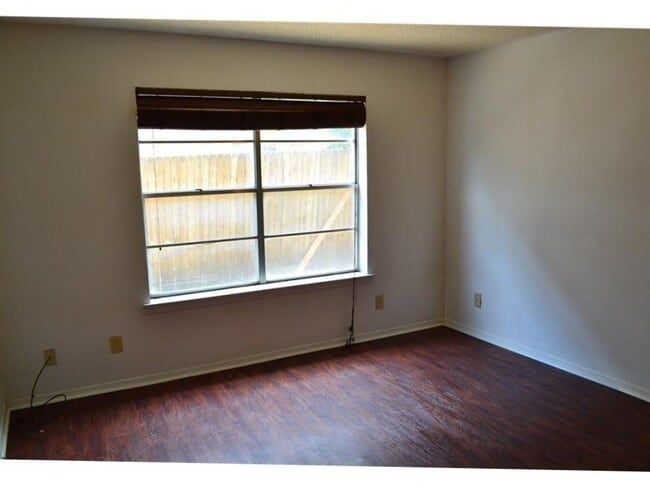 Building Photo - 1107 N Locust St