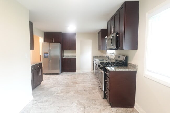 Building Photo - 3743 Country Club Ave