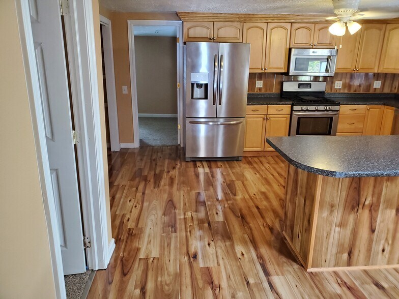 Kitchen looking into bedroom - 62 Glen Ave