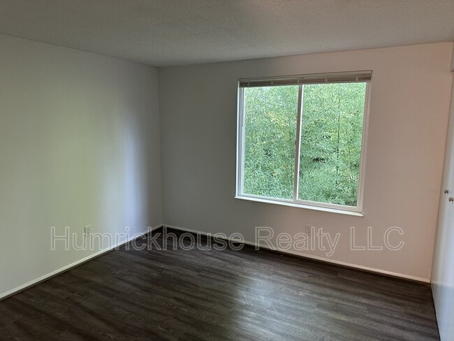 Building Photo - 3164 Central Ave