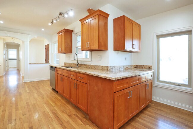 Building Photo - 409 Lexington Dr