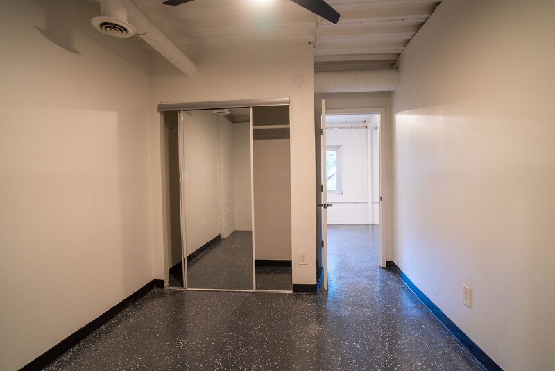 Building Photo - 15 Burbank Dr SW