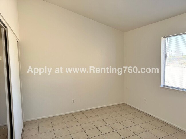 Building Photo - Spacious 2 Bed 1 Bath Home With Indoor Lau...