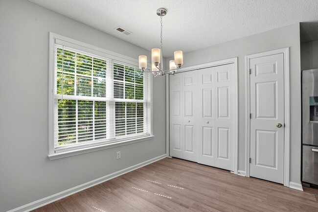 Building Photo - RANCH HOME with 3 bedrooms and 2 baths-CONVENIENT LOCATION