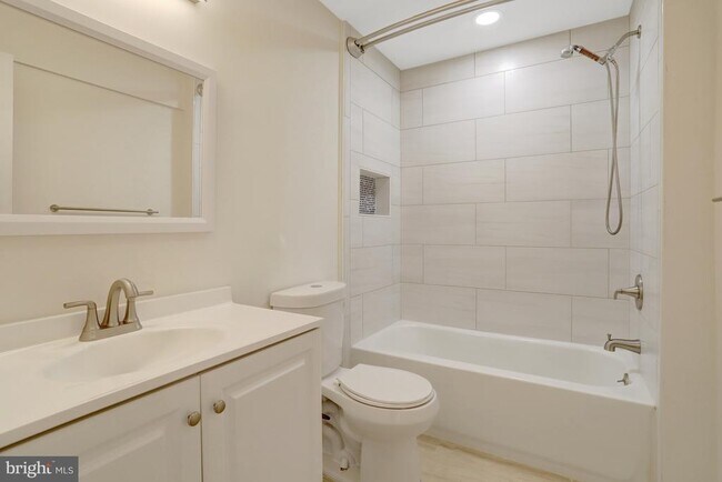 Building Photo - 6120 Beachway Dr