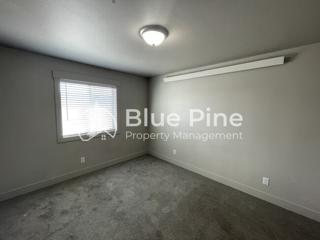 Building Photo - 5850 N Freedom Rd