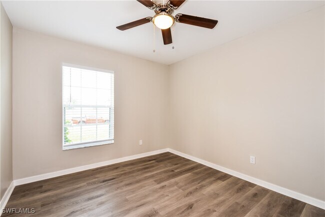 Building Photo - 2405 NW Juanita Pl