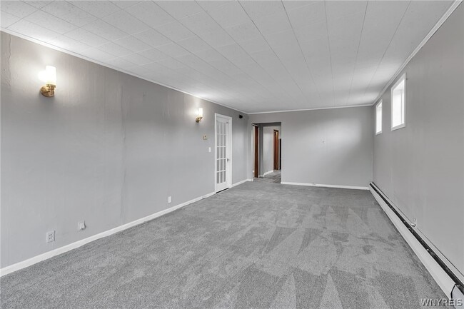 Building Photo - 629 Broadway St