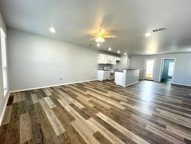 Building Photo - 3 bed 2 bath Move In Ready! Frenship ISD