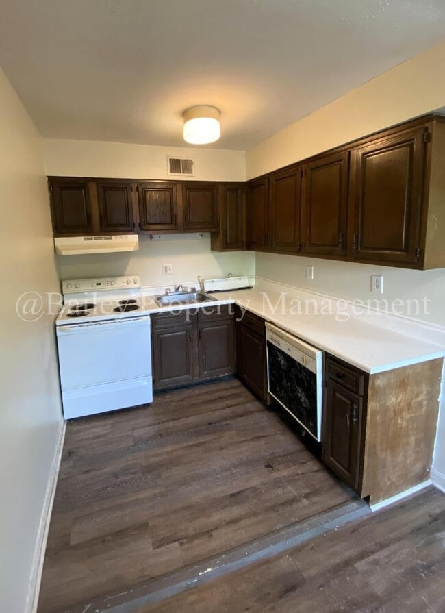 Building Photo - 6213 Jeffrey Dr