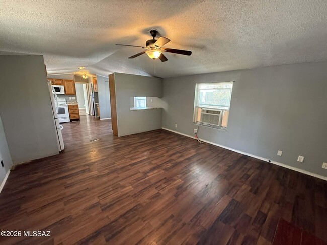 Building Photo - 2640 S Cottonwood Ln