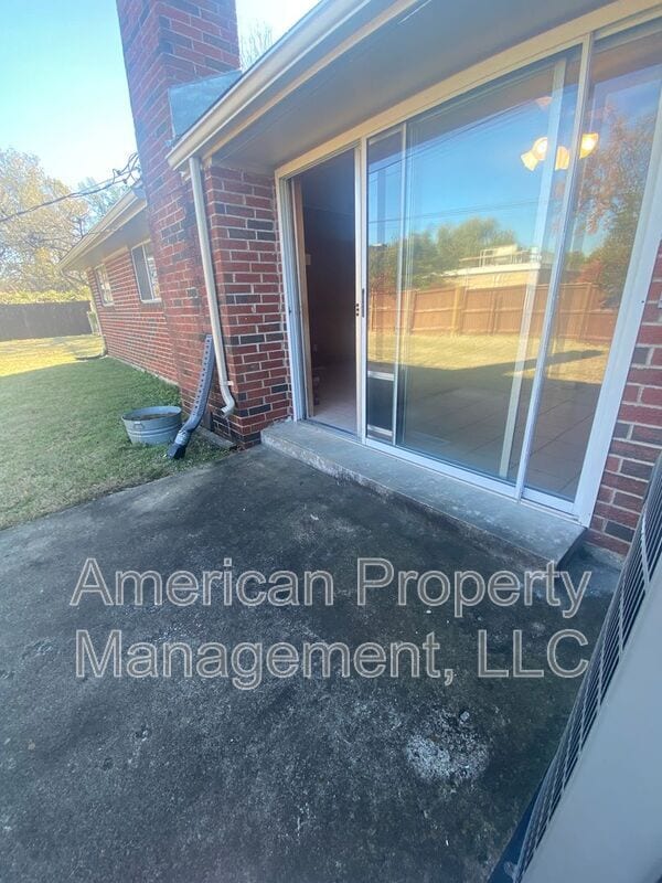 Building Photo - 2111 S Birmingham Ct