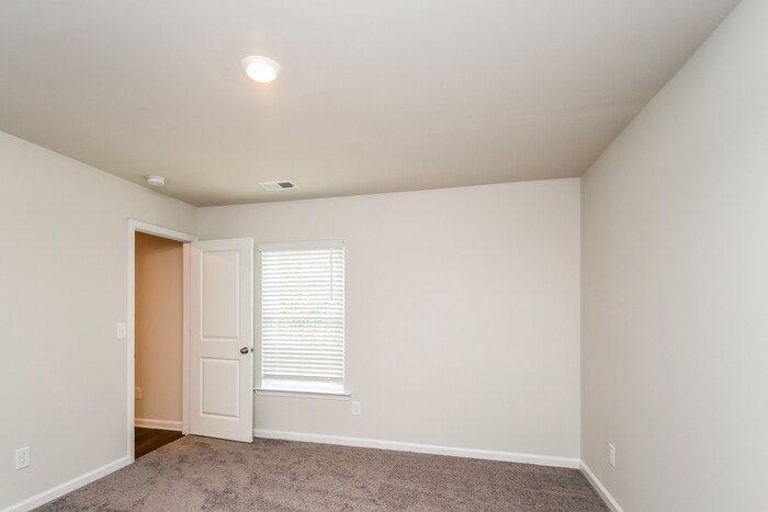 Building Photo - 302 Crooked Pne Ct