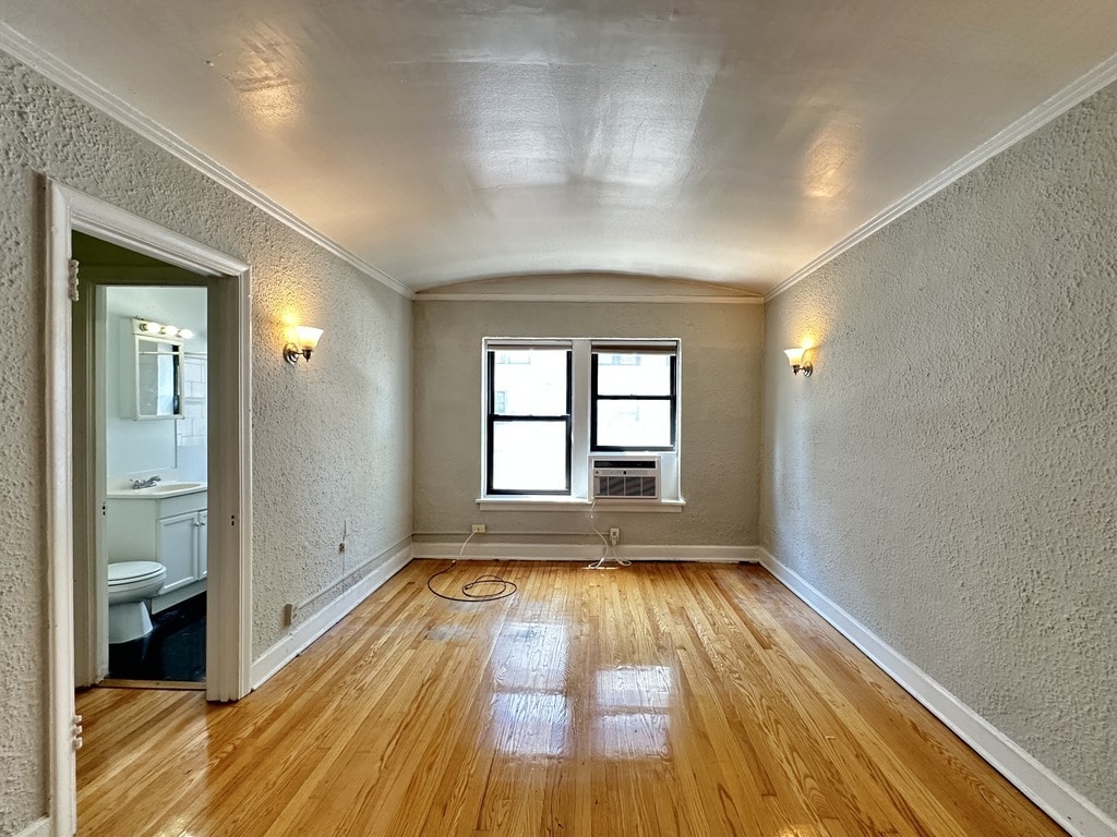 Building Photo - 562 W Arlington Pl